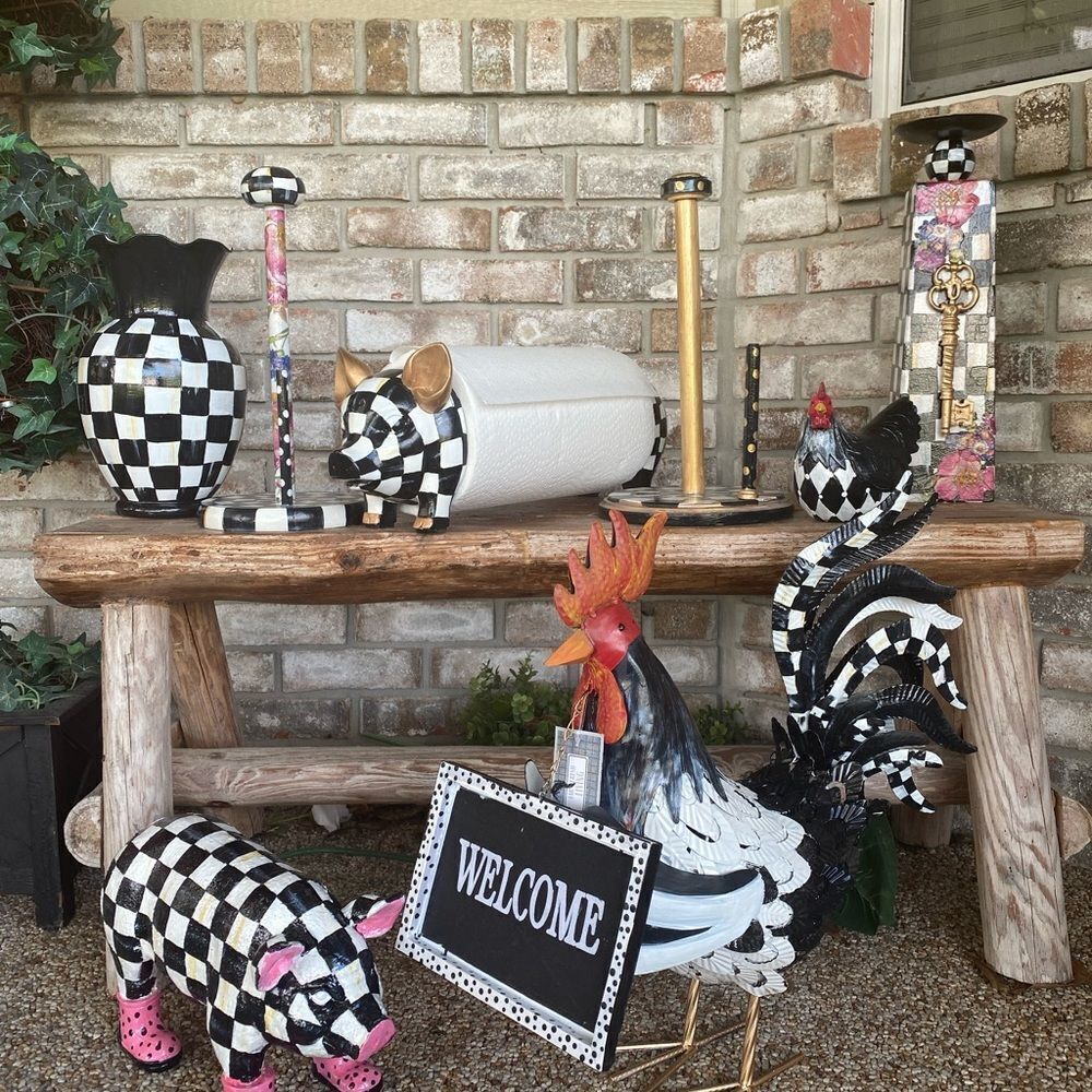 Pig Paper Towel Holder hand painted - Picture 6 of 6